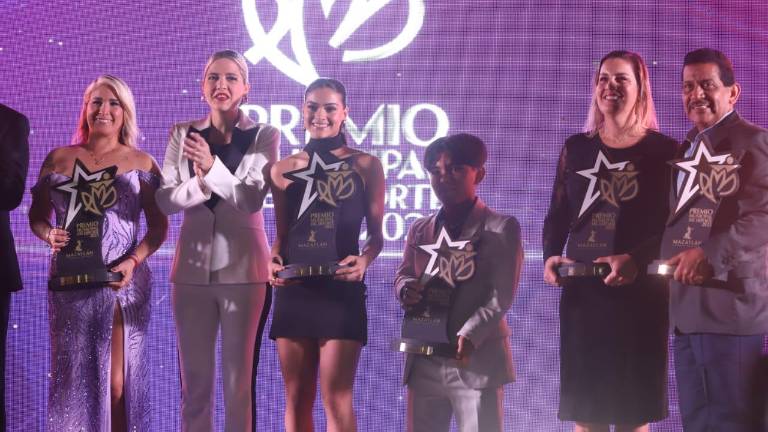 Los mejores deportistas de Mazatlán son reconocidos.