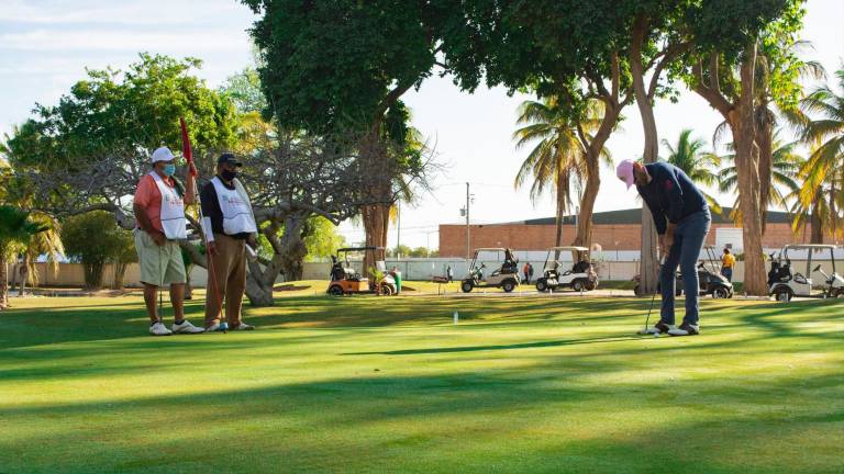 Comienza el Primer Torneo Anual de Golf en el Country