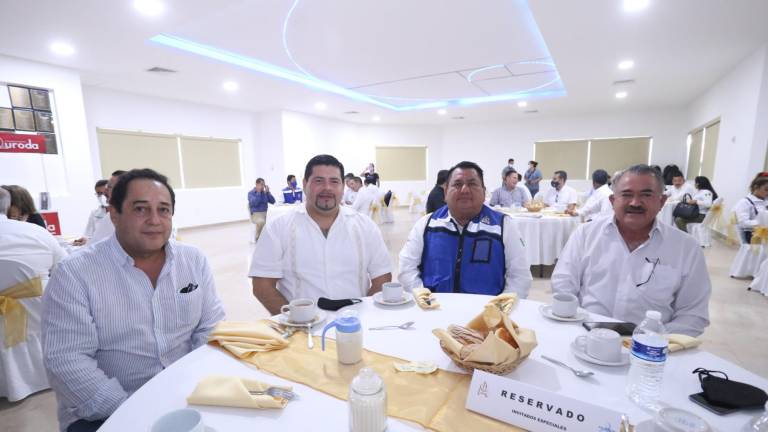 Celebran con un desayuno el Día del Ingeniero en Mazatlán