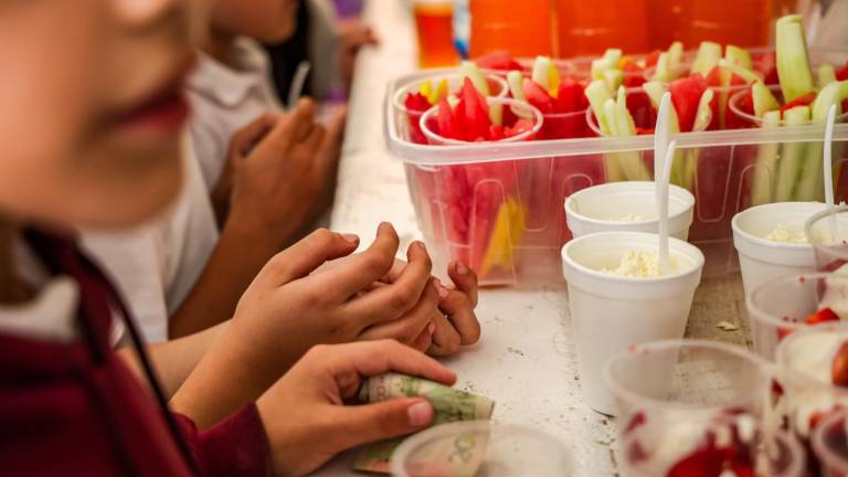 El programa “Vive saludable, vive feliz” prohibe la venta de alimentos ultraprocesados en escuelas del País.