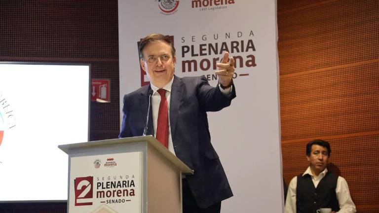 El Secretario de Economía Marcelo Ebrard acudió a la segunda plenaria de la bancada de Morena en el Senado.
