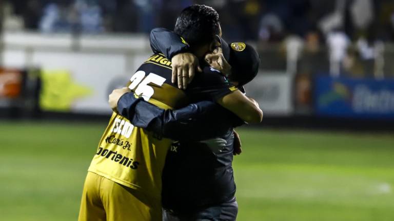 Diego Armando Maradona es recordado por Dorados de Sinaloa.