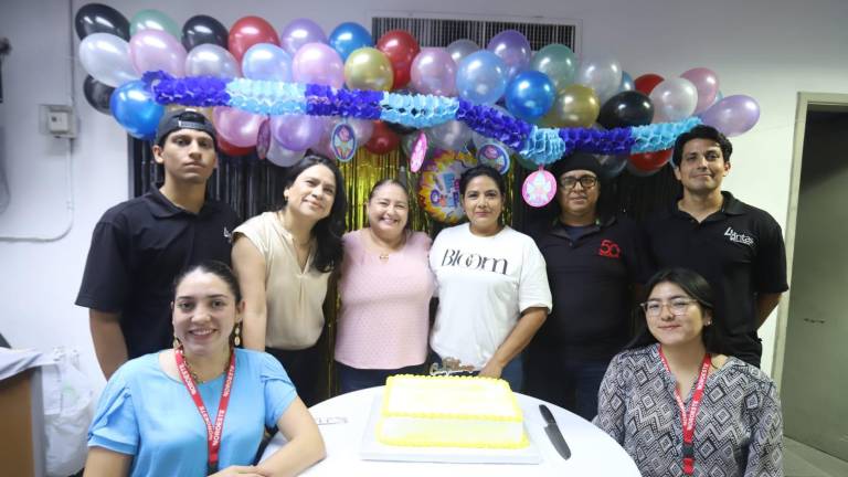 Julio Moreno, Guillermina García, Marisela González, Olga Solís, Hugo Lira, Adán Valdovines Peraza, Alina Zataráin y Ximena Gutiérrez fueron los cumpleañero del mes de abril de Noroeste Mazatlán.