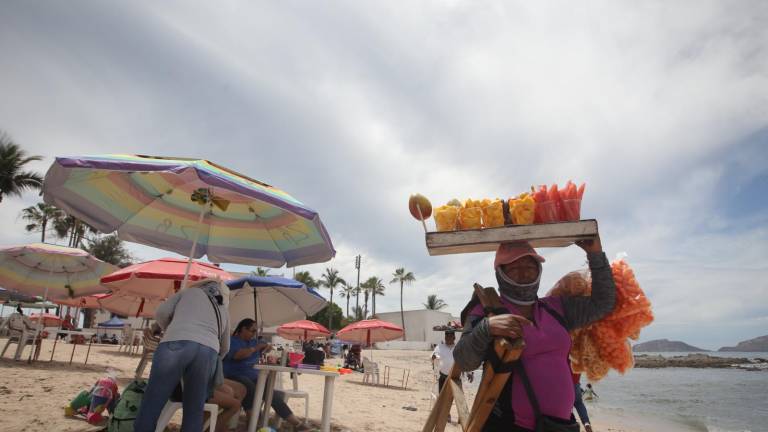 El calor se hizo sentir este sábado en Mazatlán, donde la sensación térmica alcanzó los 30 grados debido a la humedad.