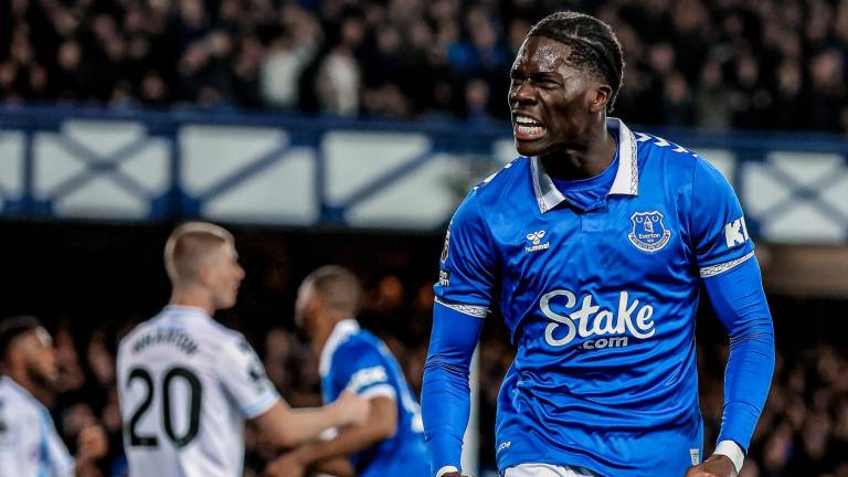 Amadou Onana celebra el gol que decretó el empate en favor del Everton.