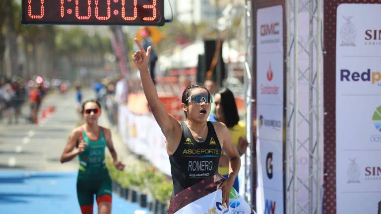 Mercedes Romero llega triunfal a la meta.