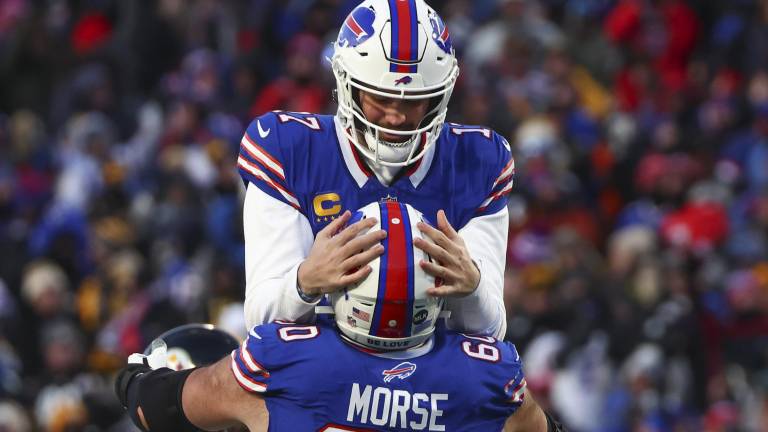 Los Bills por fin pudieron jugar su duelo de comodines en casa y apalearon a los Steelers.