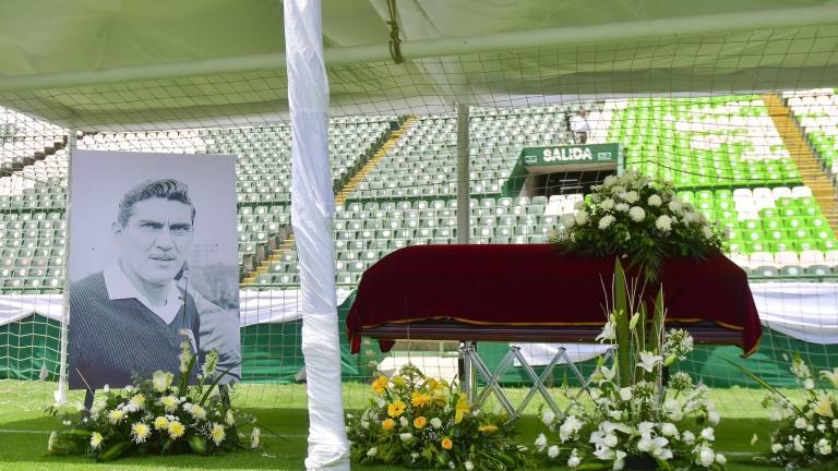 En el estadio del León hacen un homenaje a Antonio Carbajal.