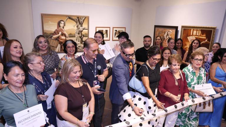 Rafael Ávila Tirado y Óscar García encabezaron el corte de listón inaugural de la exposición “La Nostalgia del Ayer”.