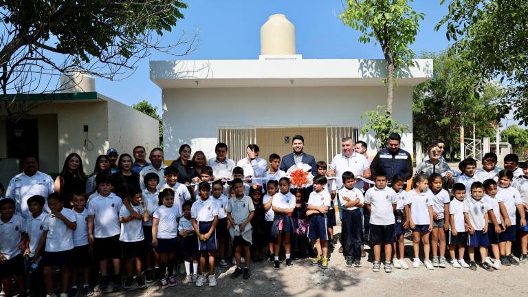 La obra mejora la infraestructura educativa rural y refuerza el compromiso con la salud y el bienestar escolar.