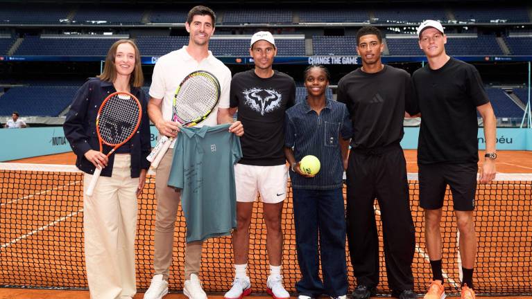 Iga Swiatek, Thibaut Courtois, Rafael Nadal, Linda Caicedo, Jude Bellingham y Jannik Sinner posan en el Bernabéu.