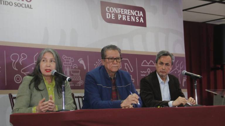 Conferencia de autoridades estatales por la protesta en Palacio de Gobierno.