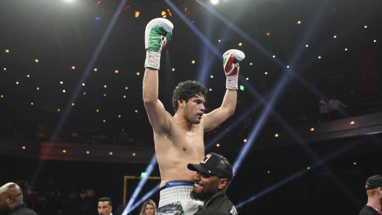 ‘Zurdo’ Ramírez ignora críticas de ‘Canelo’ Álvarez y elogia al boxeador