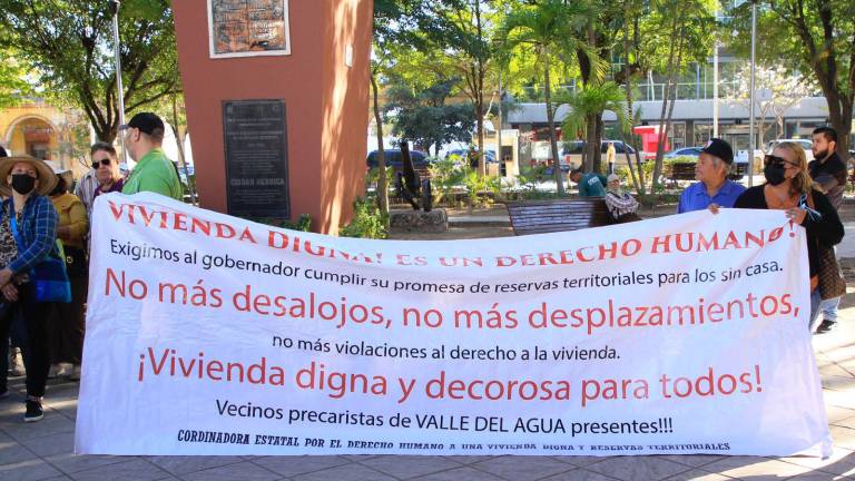 Integrantes de la Coordinadora Estatal por el Derecho Humano a la Vivienda Digna y las Reservas Territoriales marcharon de manera pacífica en Culiacán.