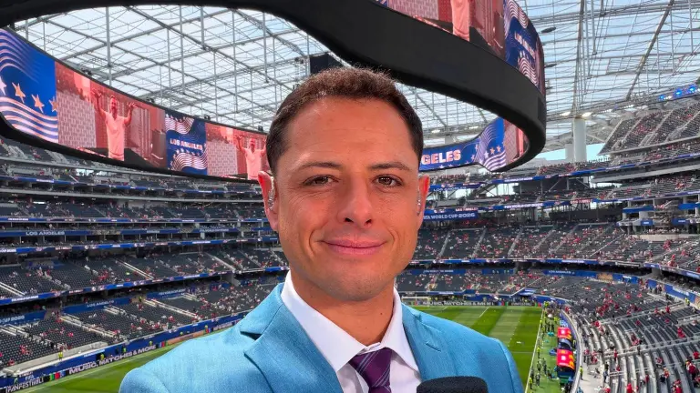 Chicharito amarra equipo.