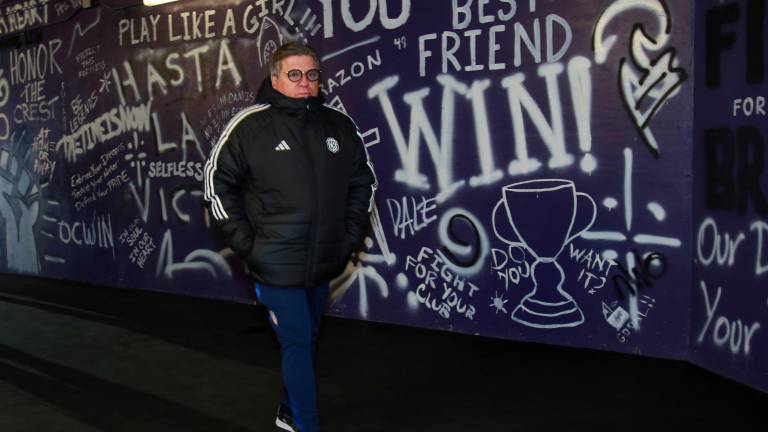 Miguel Herrera es cesado.