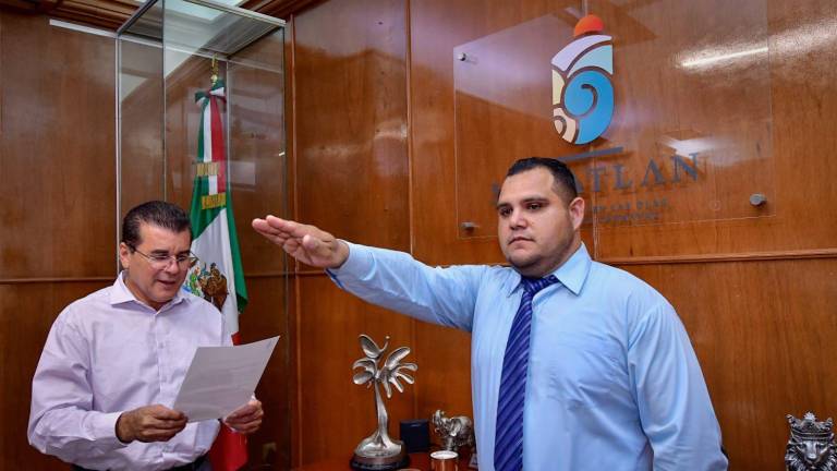 Alcalde de Mazatlán cambia al Secretario de Seguridad Pública; sale Simón Malpica y llega Jaime Othoniel Barrón