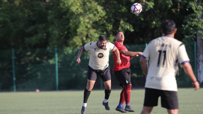Definidos los semifinalistas de la Liga Municipal Súper de Verano tras intensa jornada de cuartos.