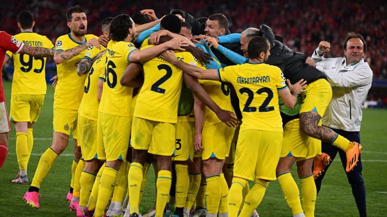 Inter de Milán se olvida de su crisis al vencer al Benfica en la ida de los cuartos de final de la Champions