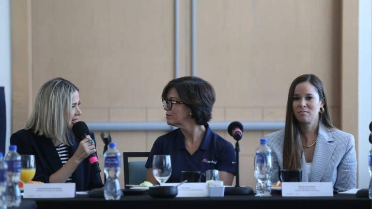 La Alcaldesa de Mazatlán, Estrella Palacios Domínguez y la Secretaria de Turismo de Sinaloa, Mireya Sosa Osuna, sostuvieron reunión con Vicky Rey, Vicepresidenta para relaciones gubernamentales de Carnival Corporation.