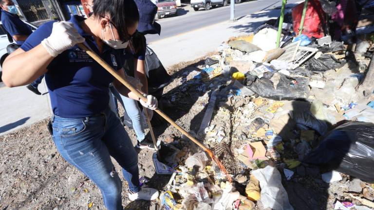 Personal de varias dependencias gubernamentales y habitantes del sector.