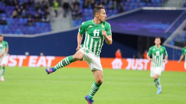 Con el gol aportado en este partido, el mexicano llegó a las 100 anotaciones en el futbol europeo.