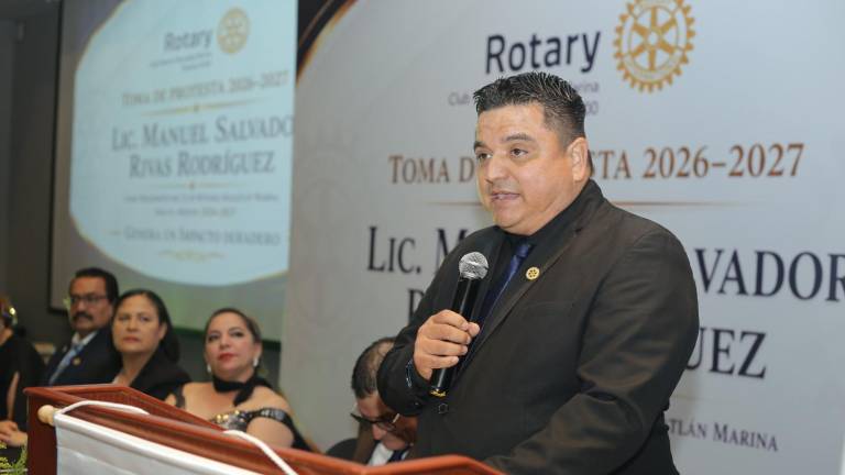 Manuel Salvador Rivas Rodríguez rindió protesta como nuevo presidente del Club Rotario Mazatlán Marina durante una ceremonia de gala.