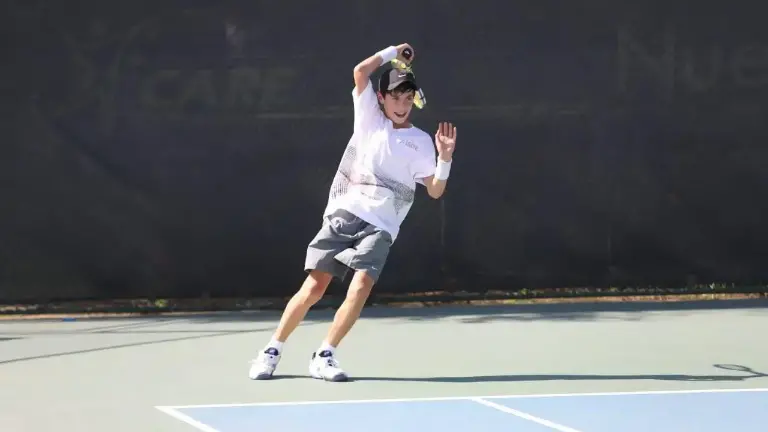 Jóvenes talentos brillan en el Circuito Municipal de Tenis en Mazatlán.