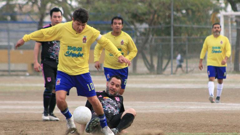 Buenos encuentros se observaron en la Liga de Futbol Intermédicos, donde destacó la goleada del líder Hospital General.