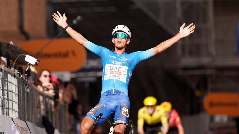 Isaac del Toro gana la etapa 6 de la Tirreno-Adriático 2026 y se afianza como líder.