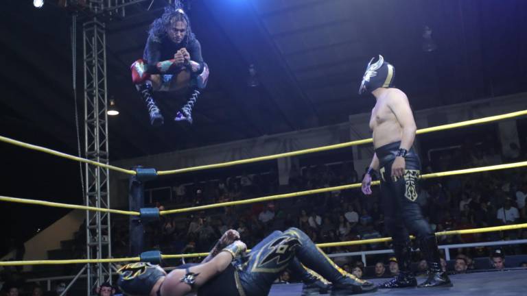 La velada fue un homenaje a la historia y al futuro de la lucha en Mazatlán.