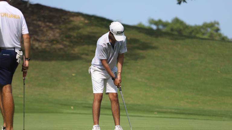 Dos sinaloenses pasan el corte.