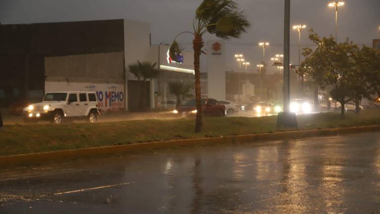 Reporta Protección Civil saldo blanco tras fuertes lluvias en Sinaloa