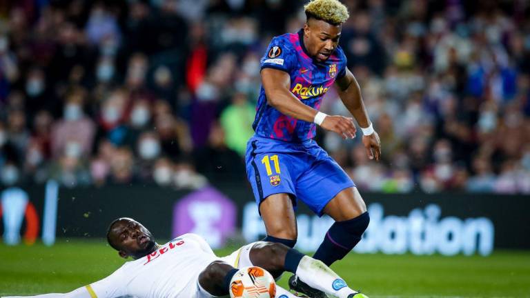 Barcelona rescata el empate ante el Napoli, pero constantes fallas lo privan del triunfo