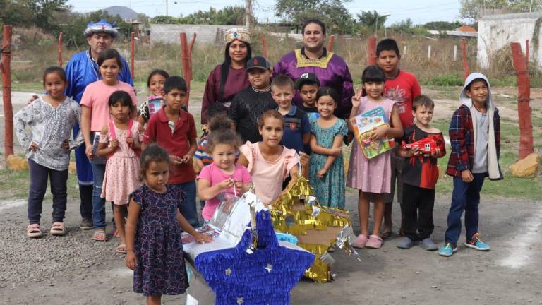 Decenas de niños recibieron juguetes de los Reyes Magos, Melchor, Gaspar y Baltasar, esto gracias a la campaña Sé un Rey Mago, que organiza Noroeste.