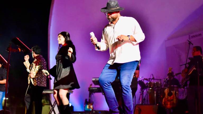 La Banda Revolución amenizó el cierre de la Feria del Libro de Los Mochis 2025.