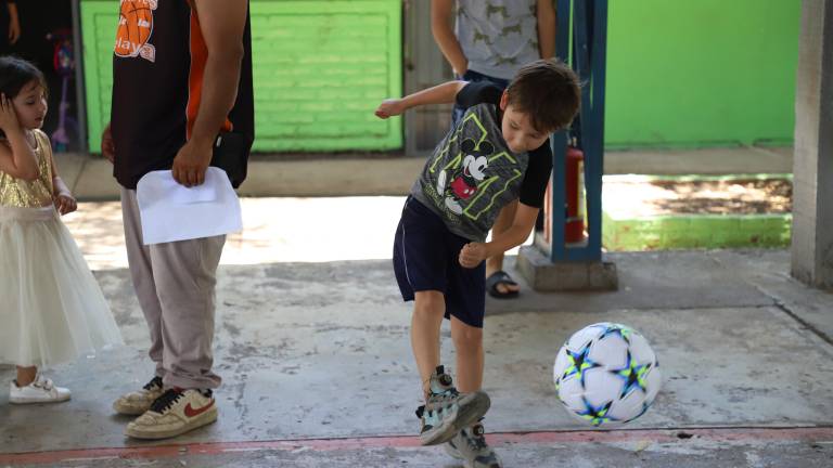 Se activan los niños de la Escuela Primaria Agustina Ramírez.