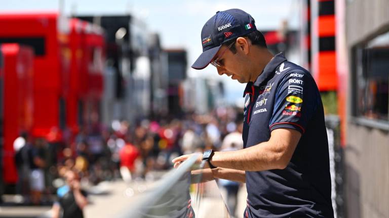 Checo Pérez no ve en Ricciardo una amenaza
