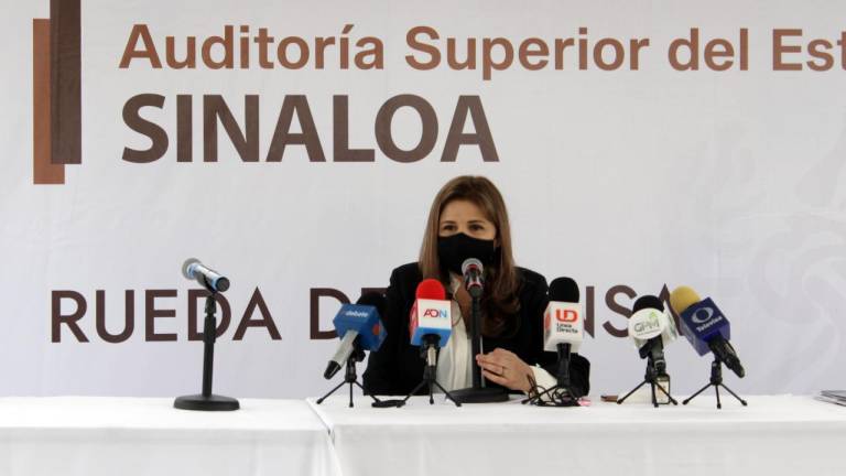 Emma Félix Rivera en conferencia de prensa.
