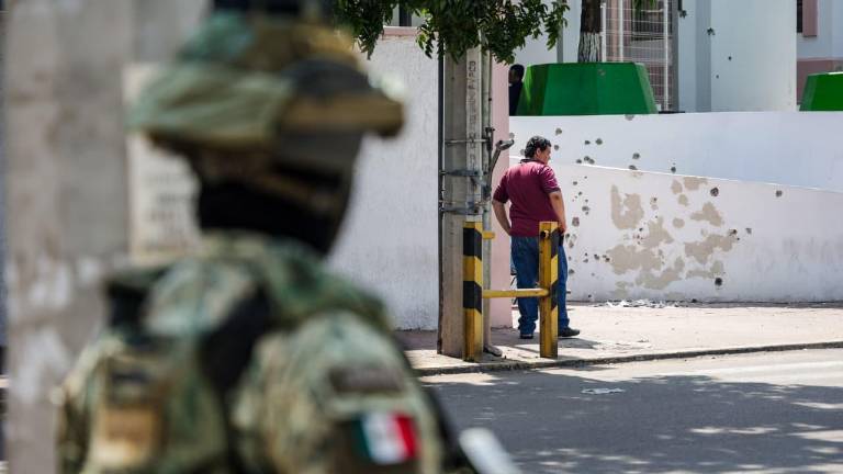 Rocha Moya busca habilitar el Hospital General de Culiacán como clínica para heridos de enfrentamientos armados.