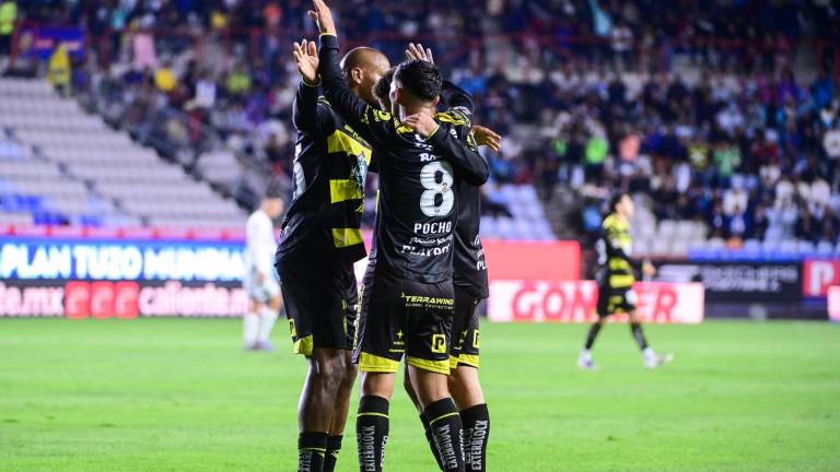 Pachuca golea 4-2 a Santos.