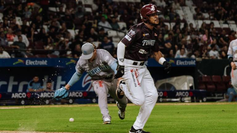 Tomateros de Culiacán le pega en casa al líder Algodoneros de Guasave