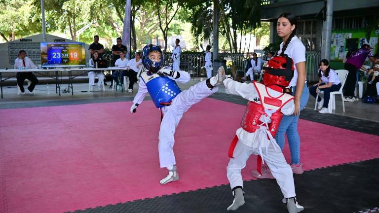 La explanada del Cobaes 95 “Las Mañanitas” recibió a más de 80 participantes en la Segunda Eliminatoria Preselectiva de Taekwondo.