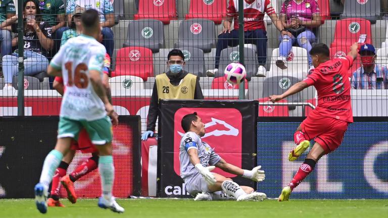 El portero mazatleco Rodolfo Cota fue exigido a fondo en par de ocasiones.