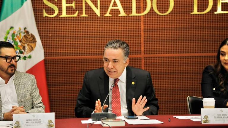 El Senador Enrique Inzunza Cázarez durante sus actividades en el Senado de la República.