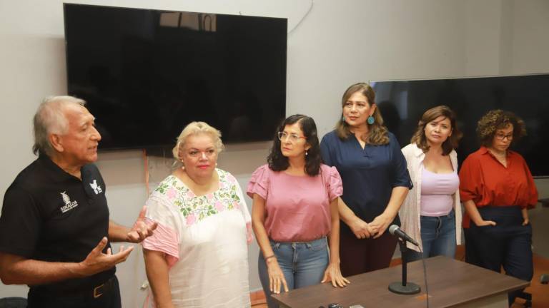 Miguel Ángel Ramírez Jardines, titular del Museo de Arte de Mazatlán, da la bienvenida a las escritoras y dio por inaugurado el tercer Encuentro de Escritoras Sinaloenses en Mazatlán.