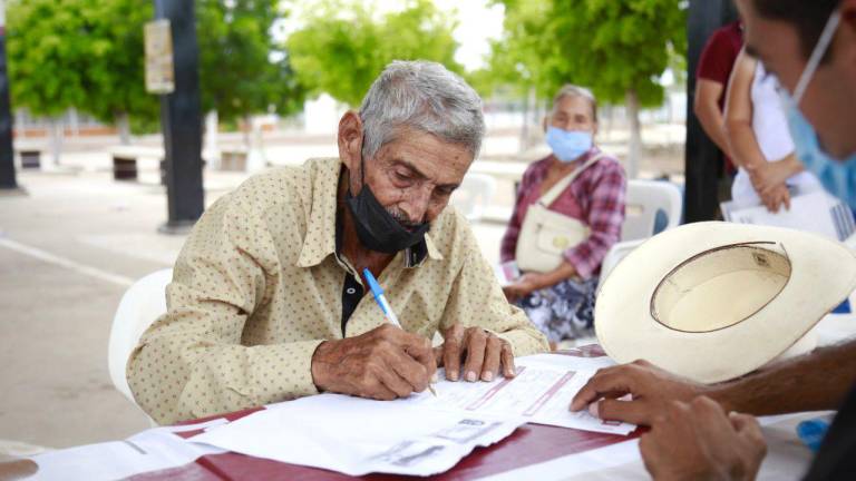 Adultos mayores que cumplen 65 años en septiembre y octubre ya pueden registrarse para la Pensión para el Bienestar