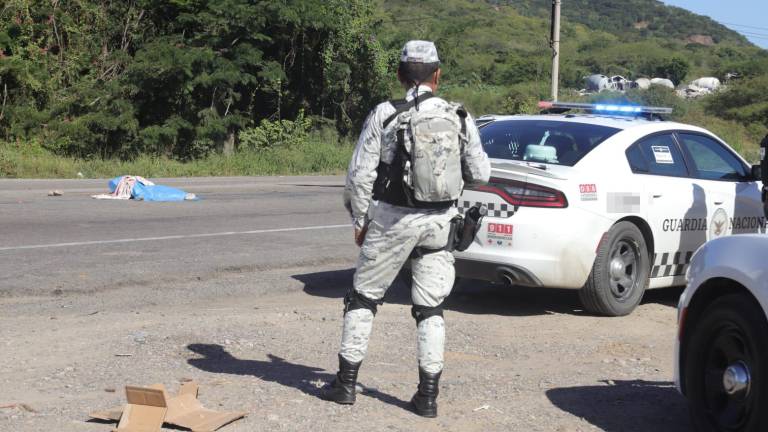 Hombre en condición de calle muere arrollado por auto fantasma en Mazatlán