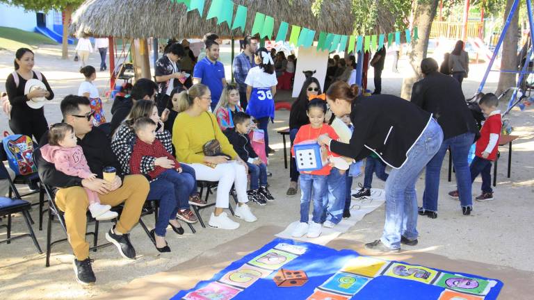 Participan papás, alumnos y maestros en la ExpoSenda