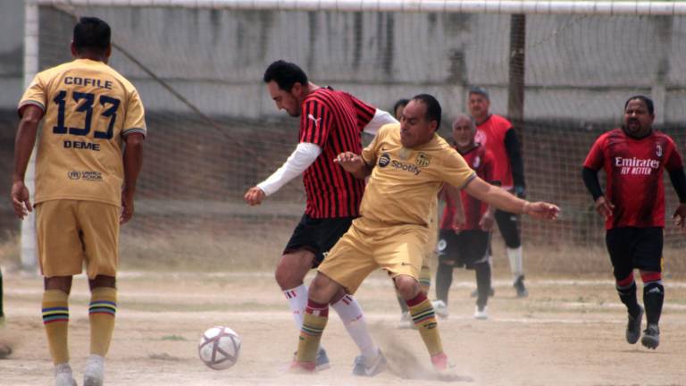 Las acciones de la Liga de Futbol Veteranos Diamante se celebran en los campos del Muralla.